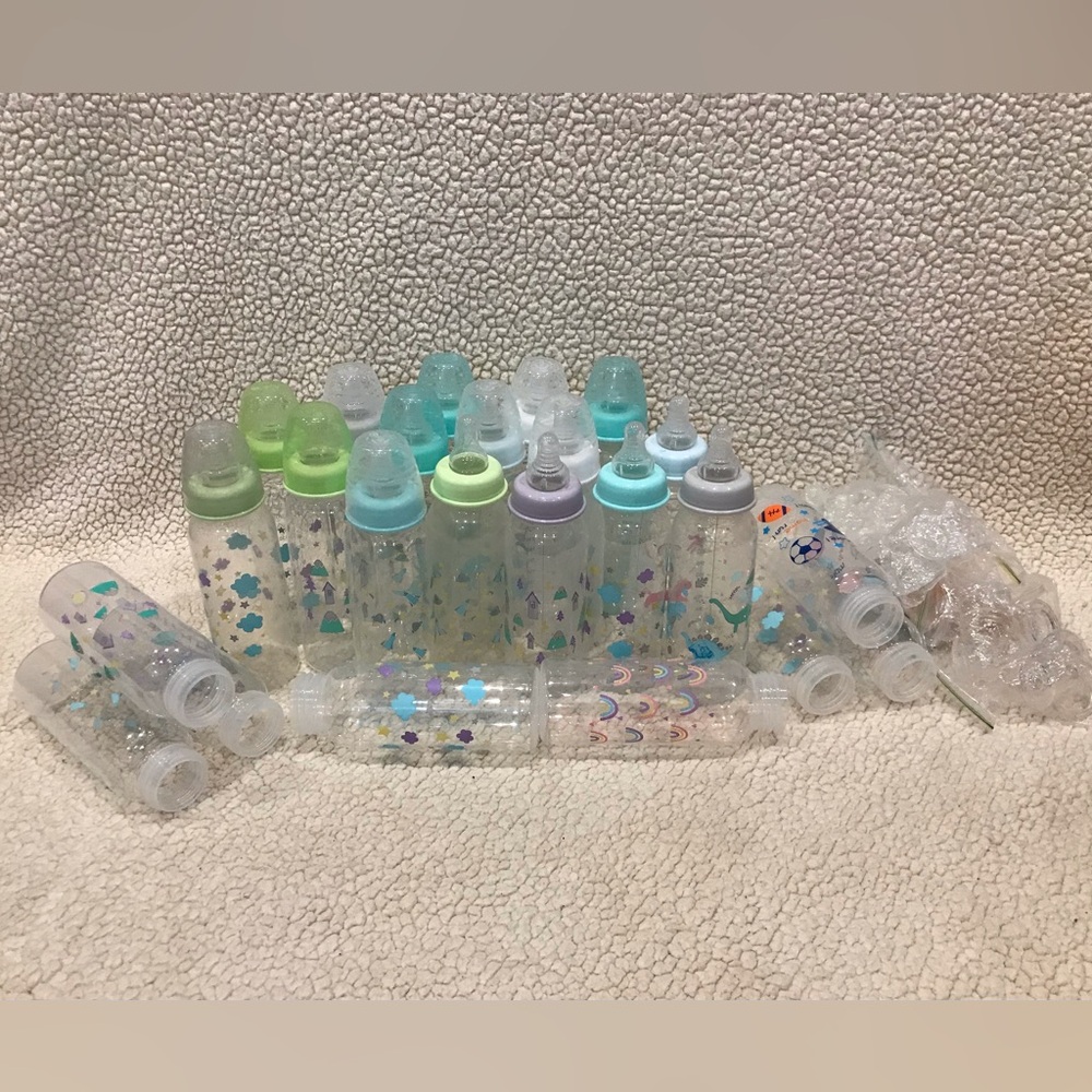 16 Baby Bottles 8 oz Size Set
8 Extra 8 oz Bottles Additional Nipples & Supplies